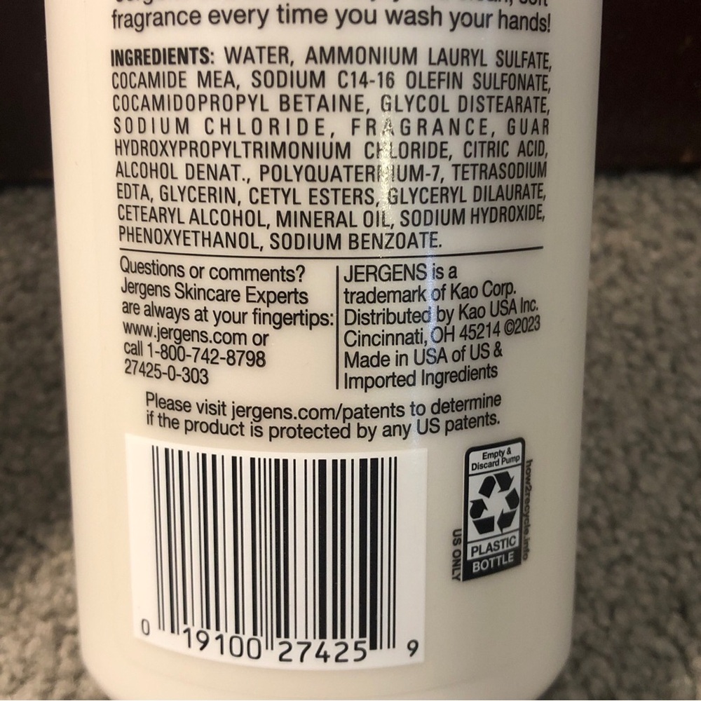 X2 Jergens Extra Moisturizing Hand Wash Soap Cherry Almond, 8.3oz - Picture 4 of 8